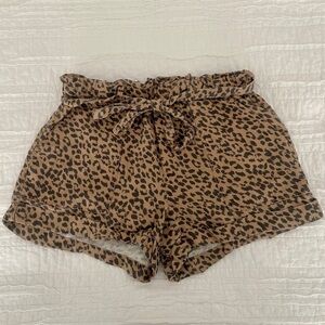 Aerie women’s animal leopard print belted casual shorts size small 2 4